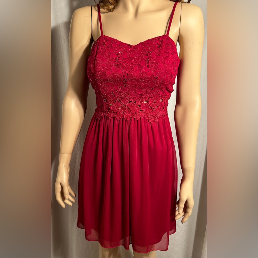 WOMENS SIZE 7 BURGUNDY SEQUIN LACE STRETCH BUST ZIP BACK SLEEVELESS MINI DRESS